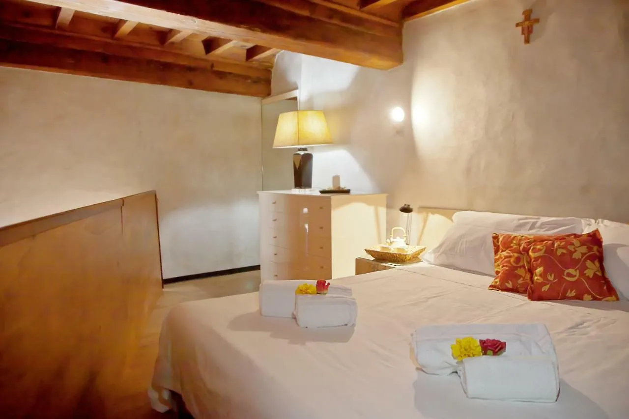 Frescobaldi Florence Apartment